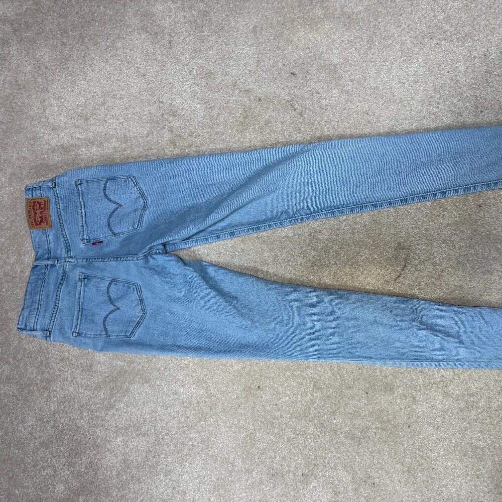 Levi's High Rise Skinny Jeans - Picture 8 of 8